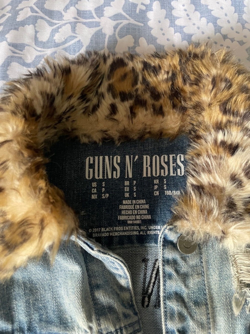 Leopard Collar Distressed Denim Jacket - Blue - Picture 4 of 10